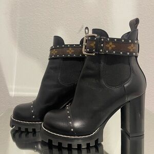 LOUIS VUITTON Calfskin Monogram Star Trail Chelsea boots